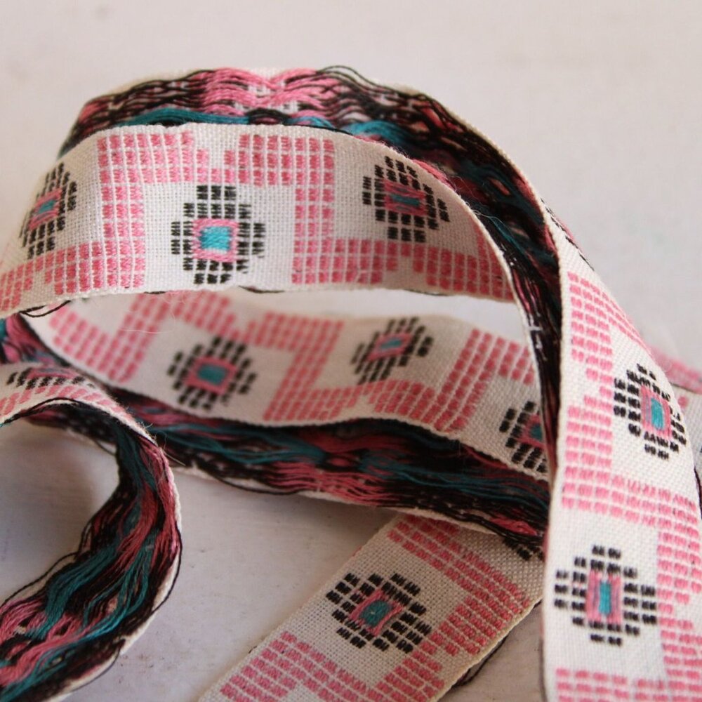 Vintage Jacquard Ribbon Trim, One Yard 24 Inch Piece .75 Inch Wide - Picture 2 of 10